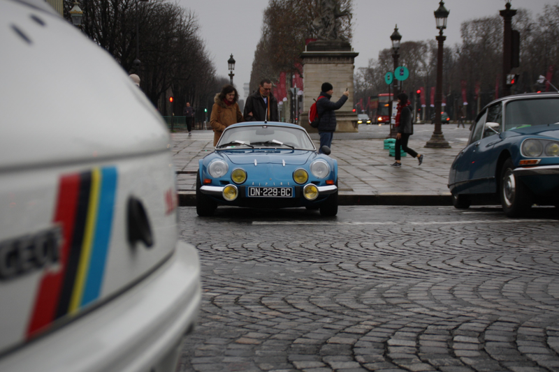 Illustration for article titled What it's like to drive across Paris with 700 classic cars